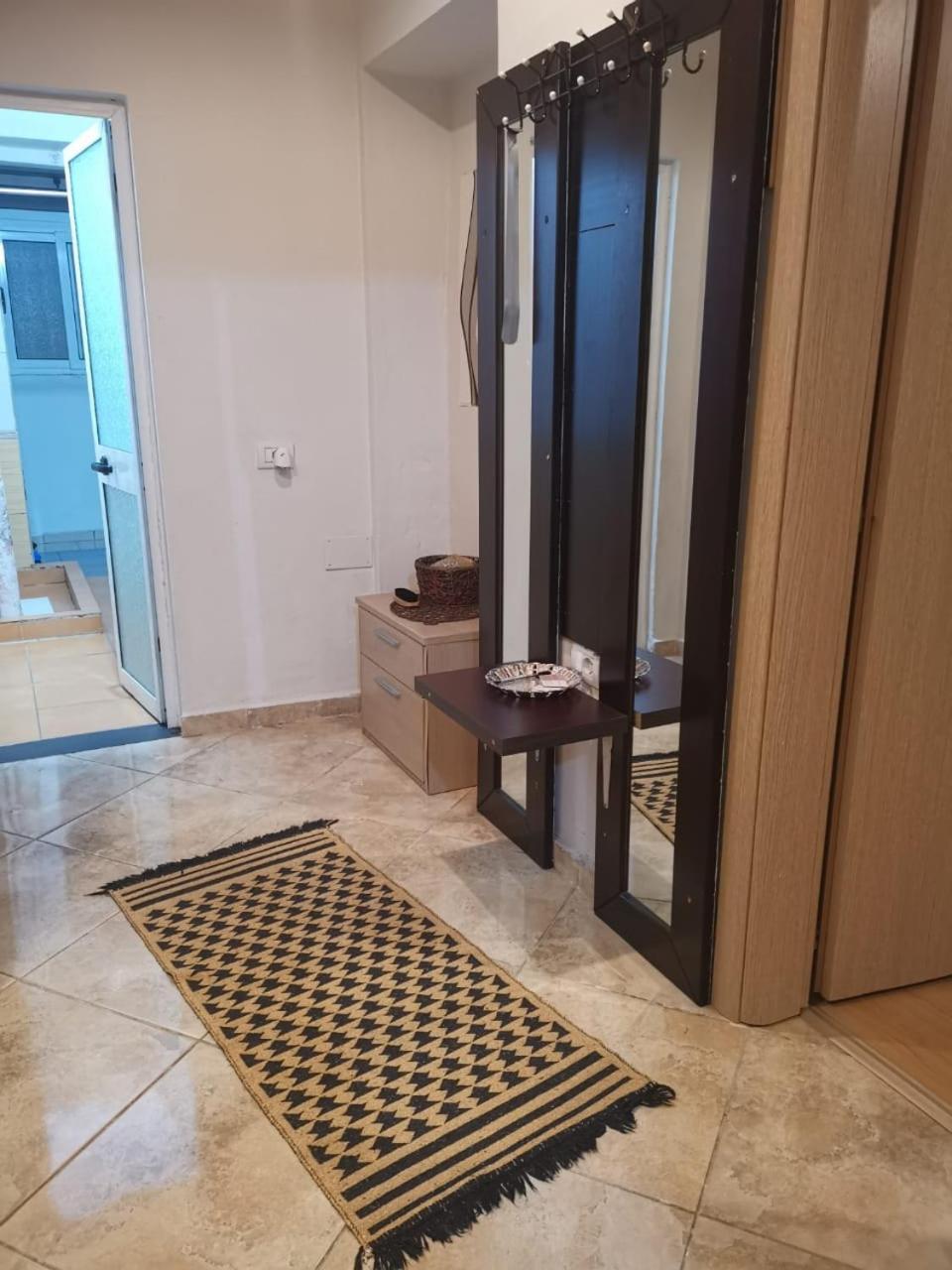 Downtown Authentic Apartment Tirana Myslym Shyri Exterior photo